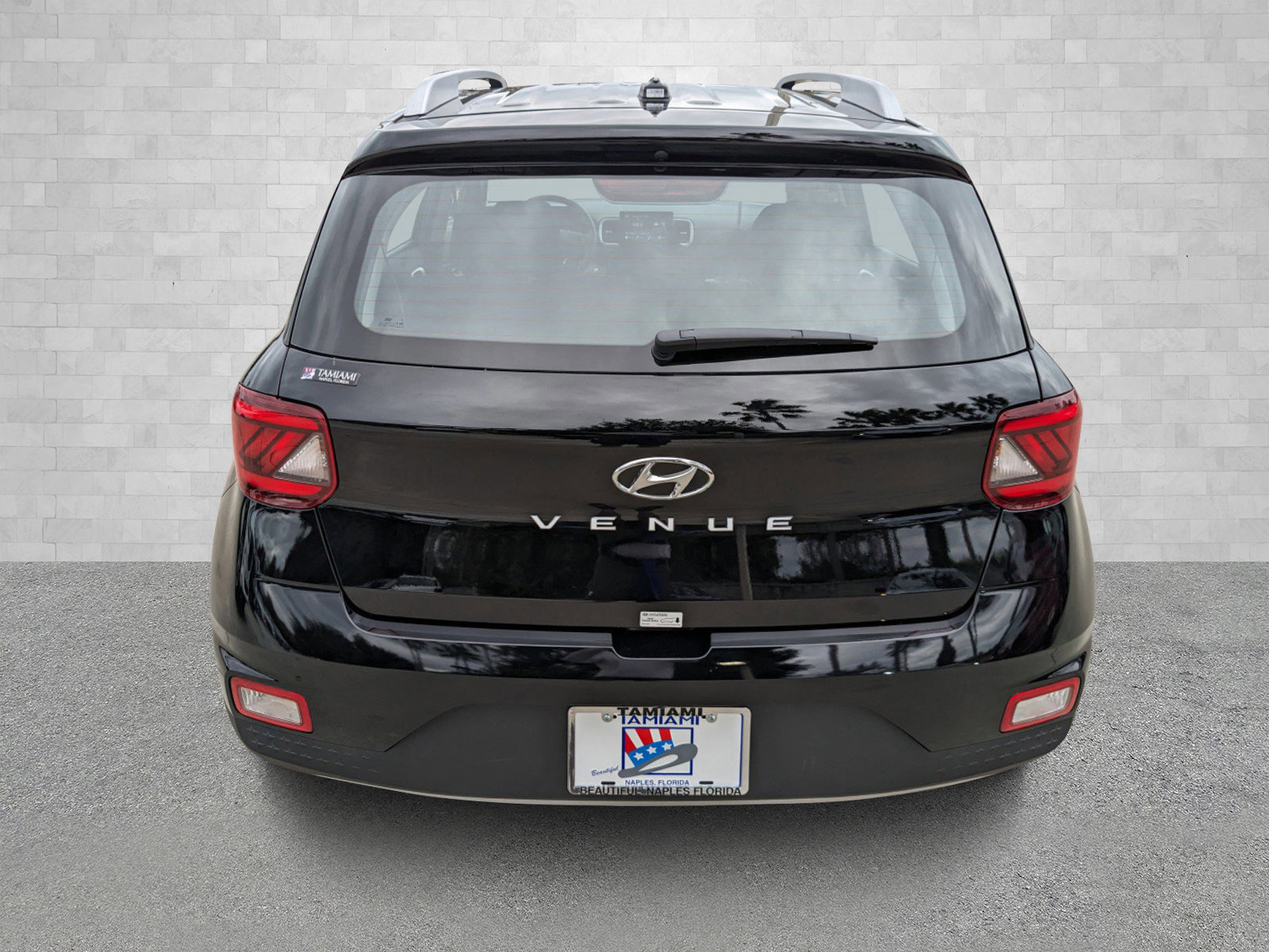 2025 Hyundai Venue SEL photo 3