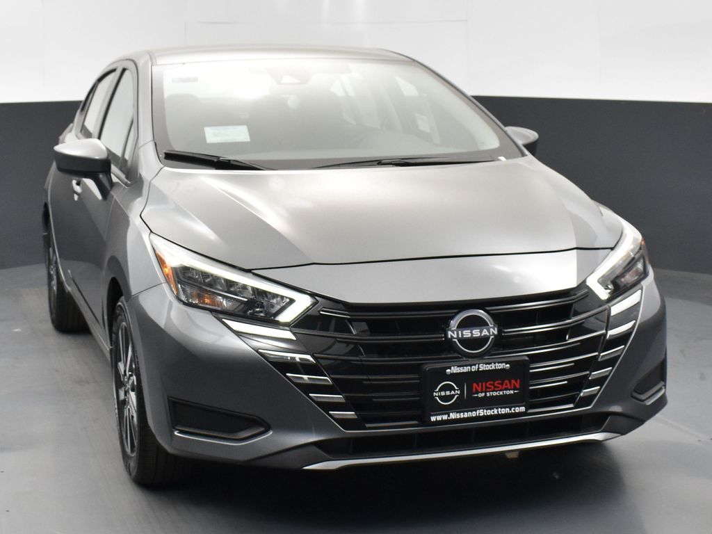 2025 Nissan Versa 1.6 SV photo 2