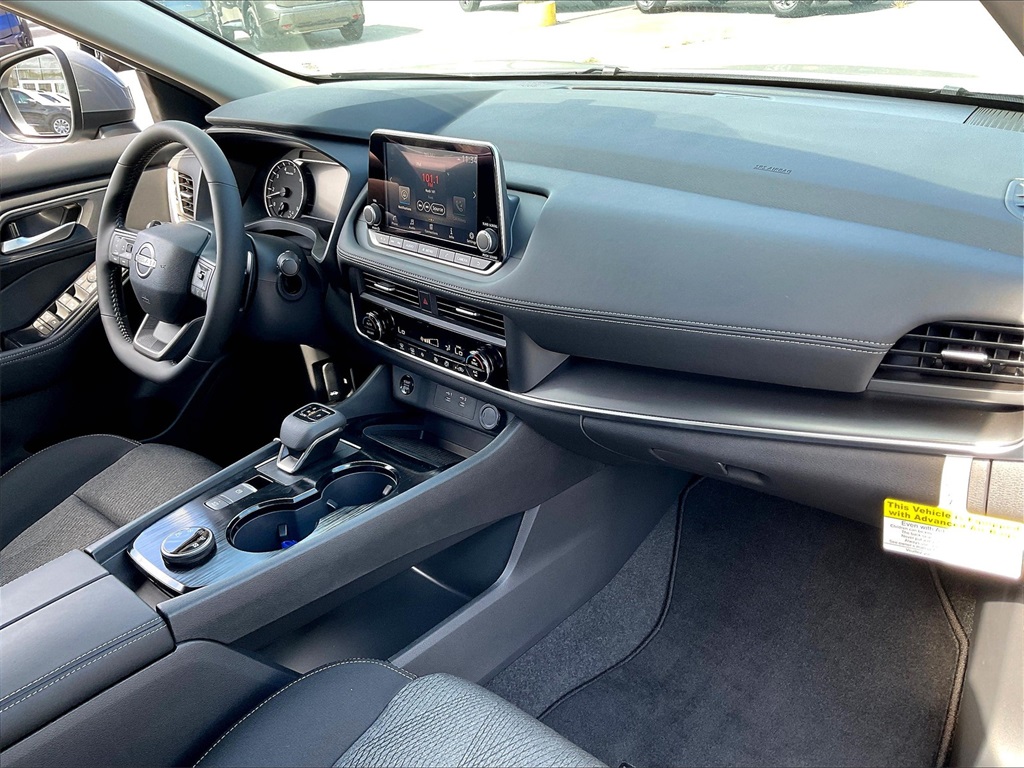 2026 Nissan Rogue SV photo 8