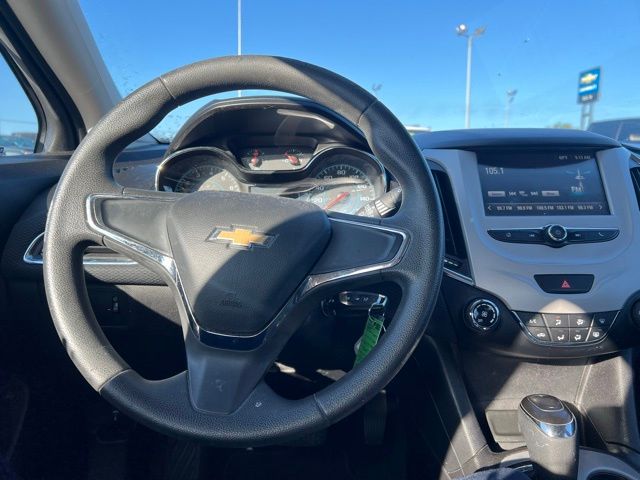 2017 Chevrolet Cruze LS photo 13