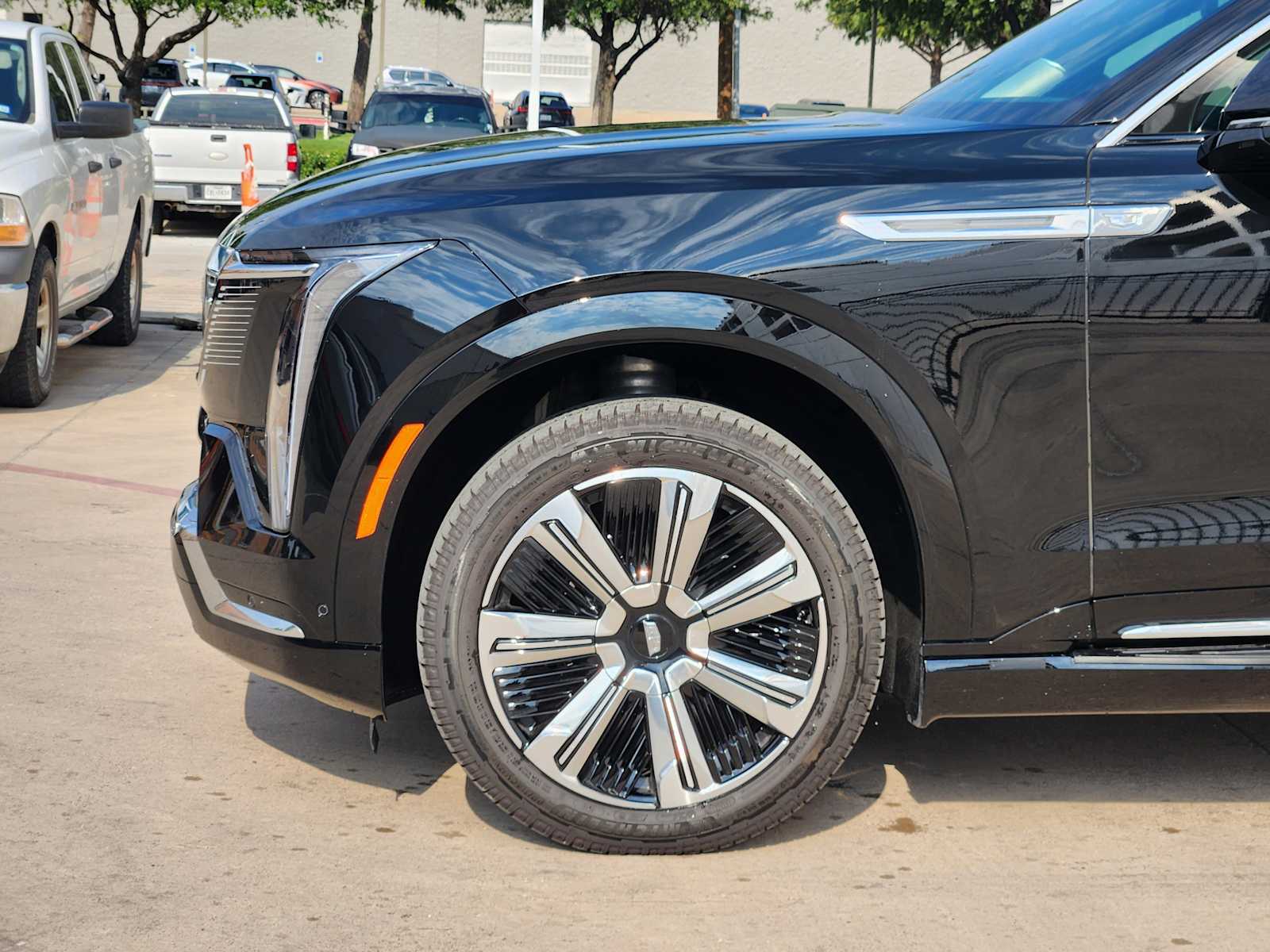 2025 Cadillac Escalade IQ Luxury photo 3