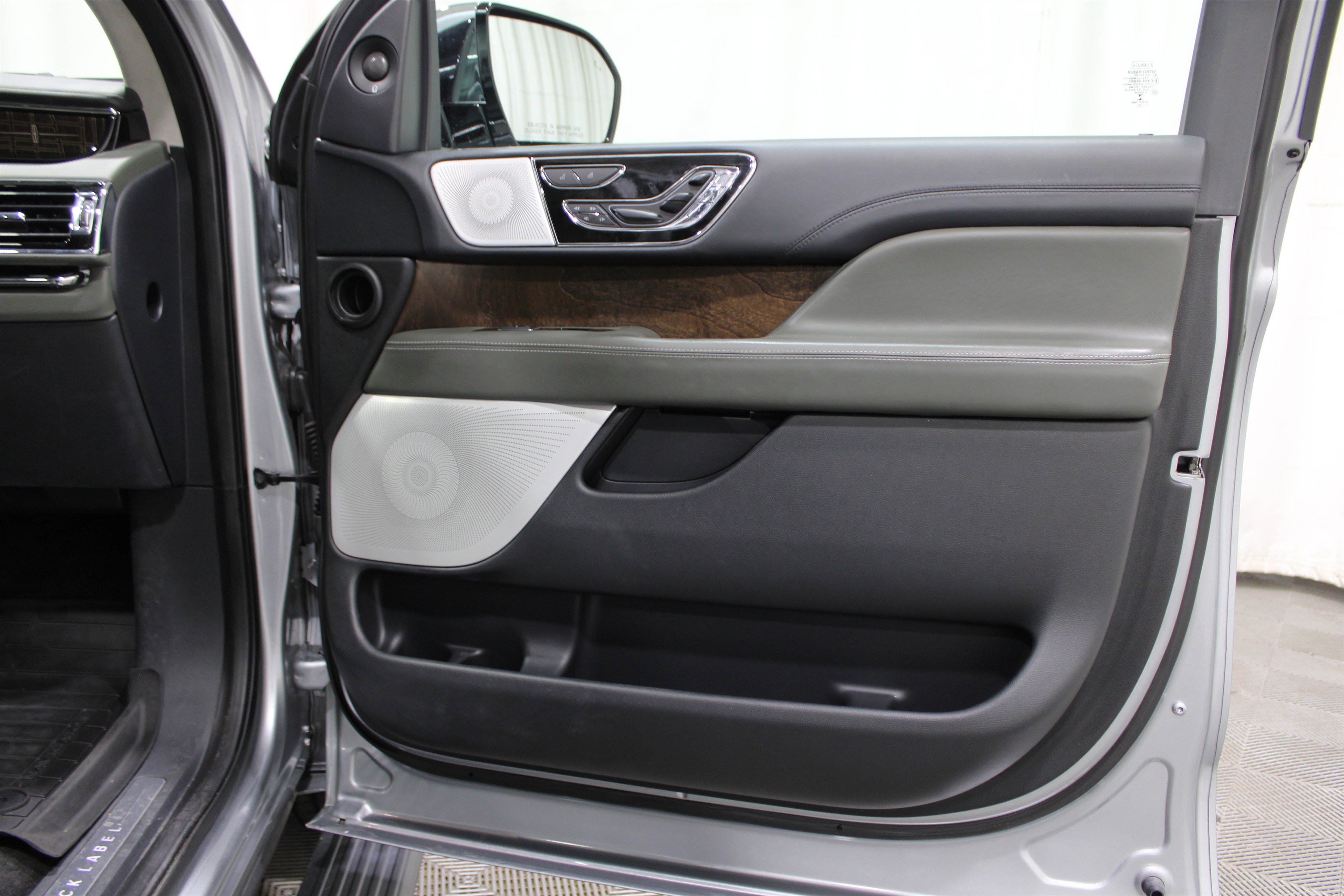 2022 Lincoln Navigator Black Label photo 25