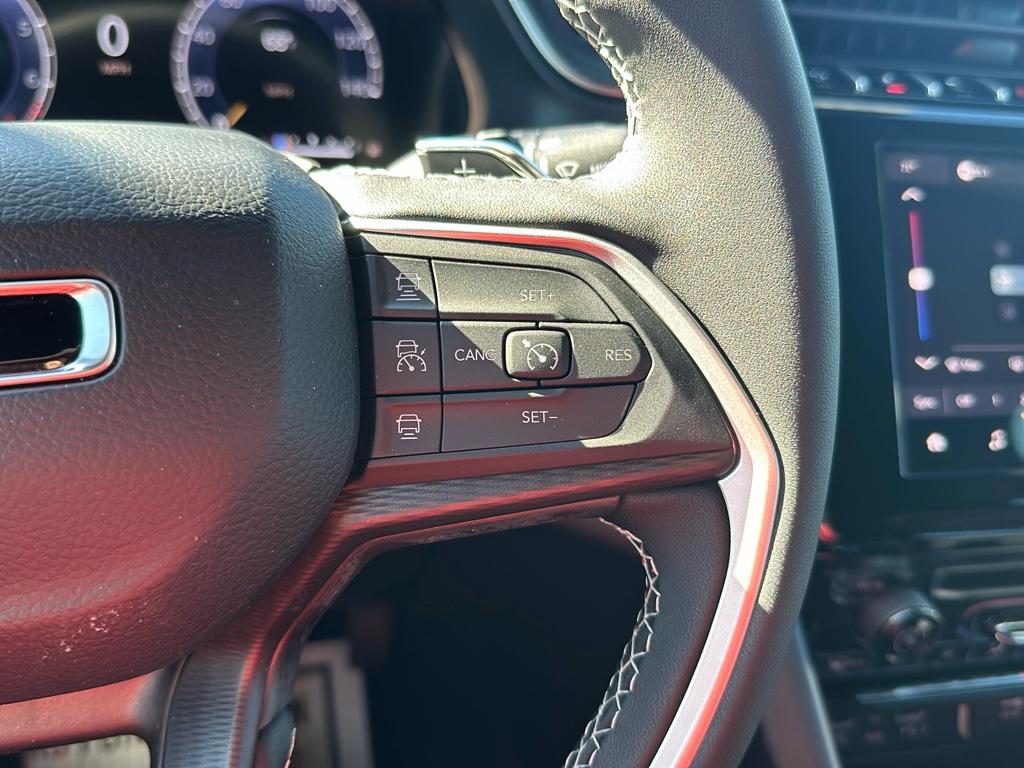 2025 Jeep Grand Cherokee Laredo photo 29