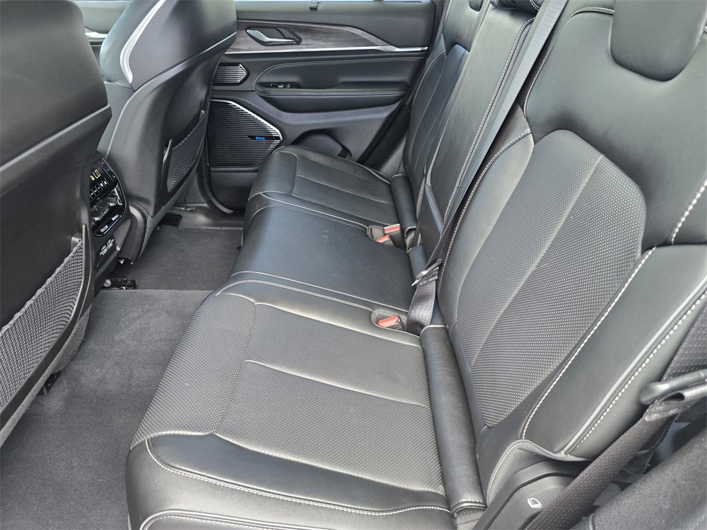 2023 Jeep Grand Cherokee Overland 4xe photo 11