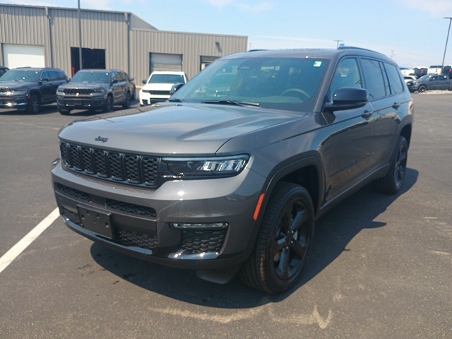 2025 Jeep Grand Cherokee Limited photo 3