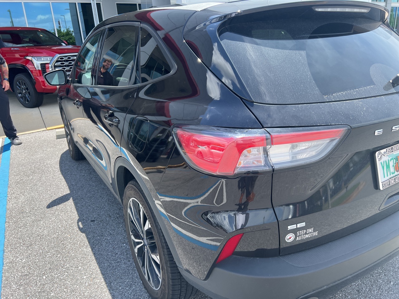 2022 Ford Escape SE Hybrid photo 2