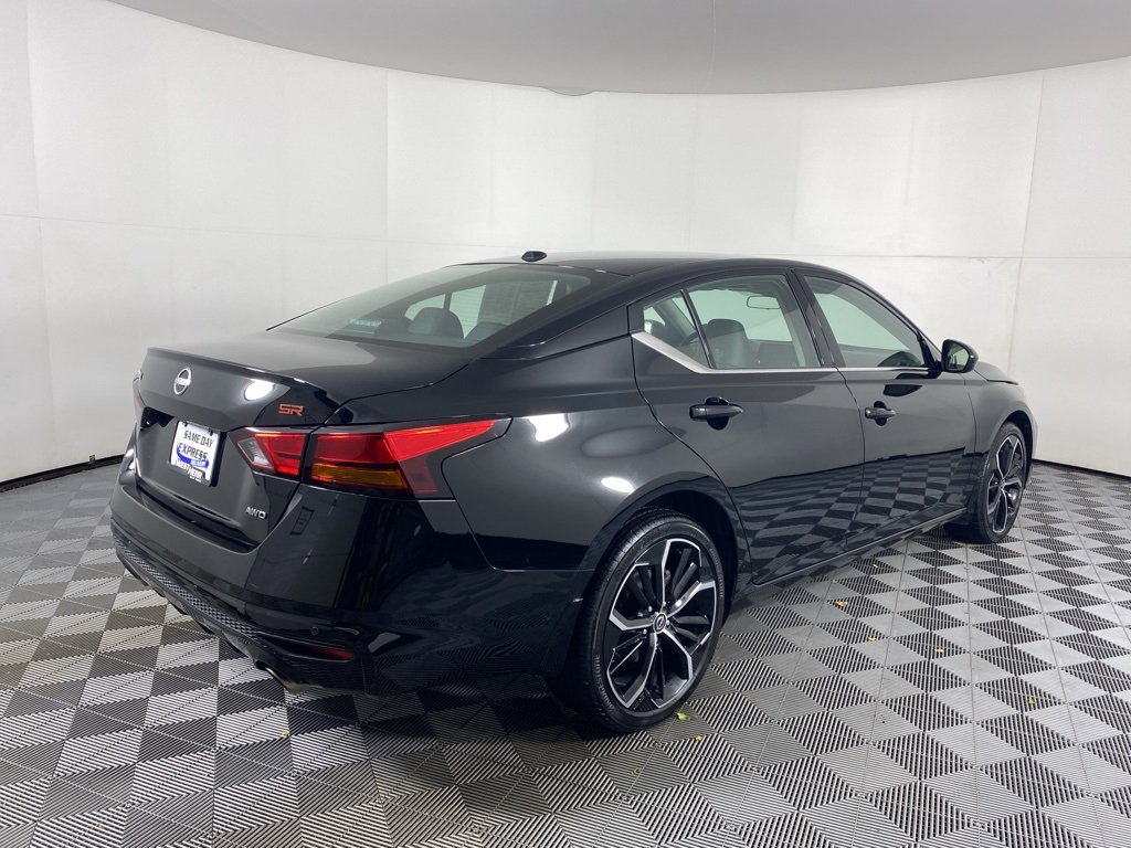 2024 Nissan Altima 2.5 SR photo 9