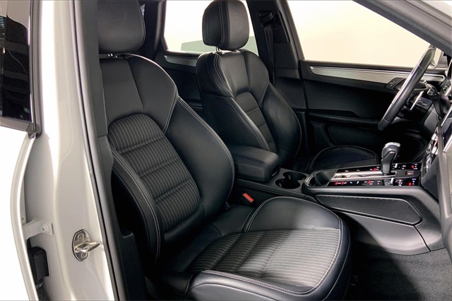 2023 Porsche Macan T photo 18