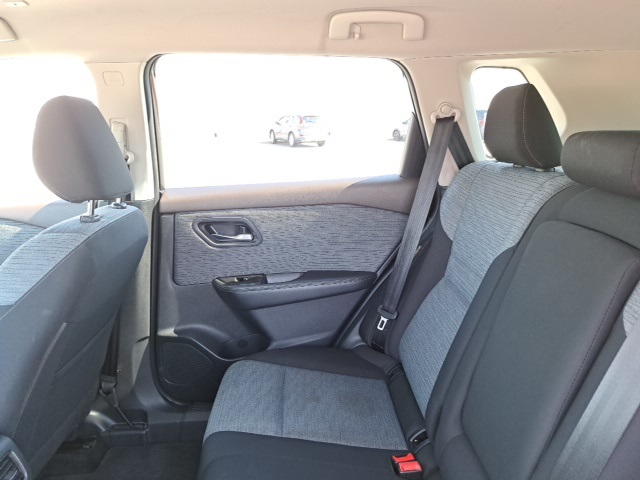 2023 Nissan Rogue SV photo 13