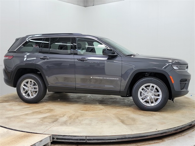 2025 Jeep Grand Cherokee Laredo X photo 3