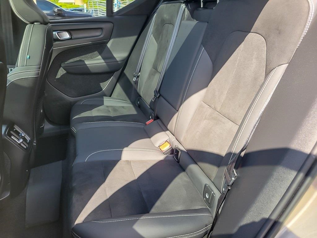 2023 Volvo XC40 Recharge Ultimate AWD photo 9