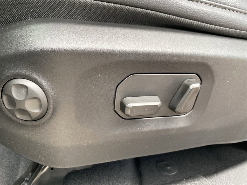 2024 Jeep Wrangler Sahara photo 17