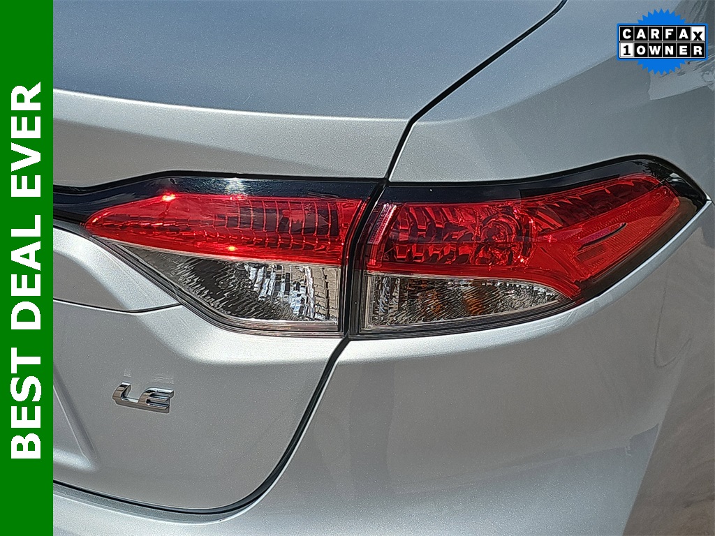 2022 Toyota Corolla LE photo 33