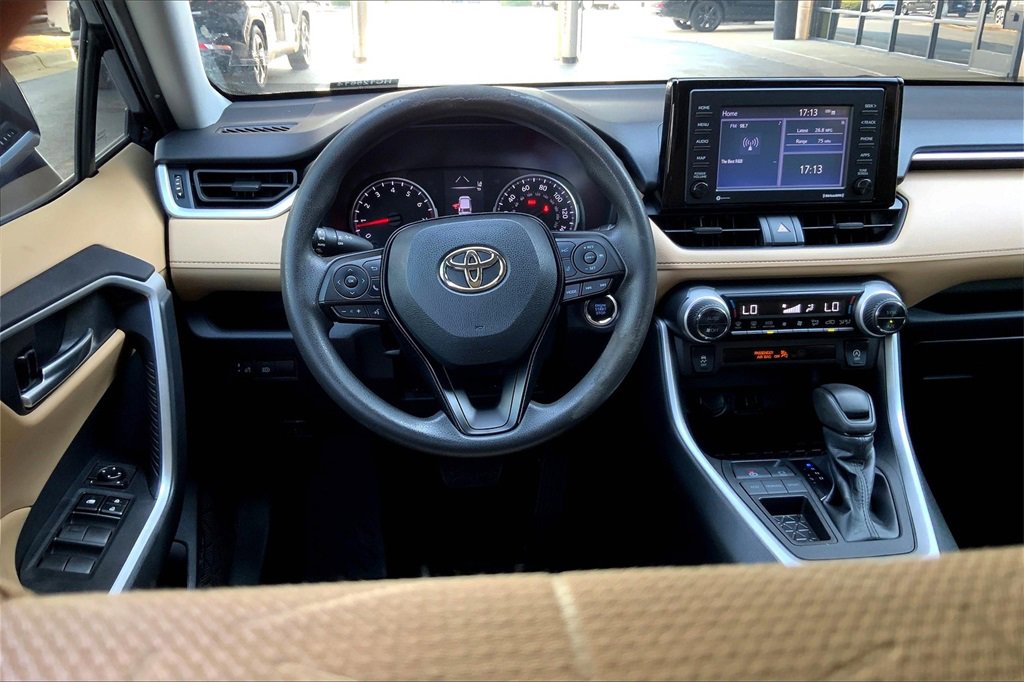 2021 Toyota RAV4 XLE photo 4
