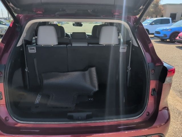 2021 Toyota Highlander XLE photo 18