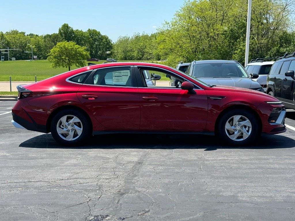2025 Hyundai Sonata SE photo 2