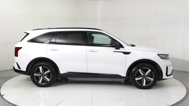 Used 2022 WHITE Kia S image 6