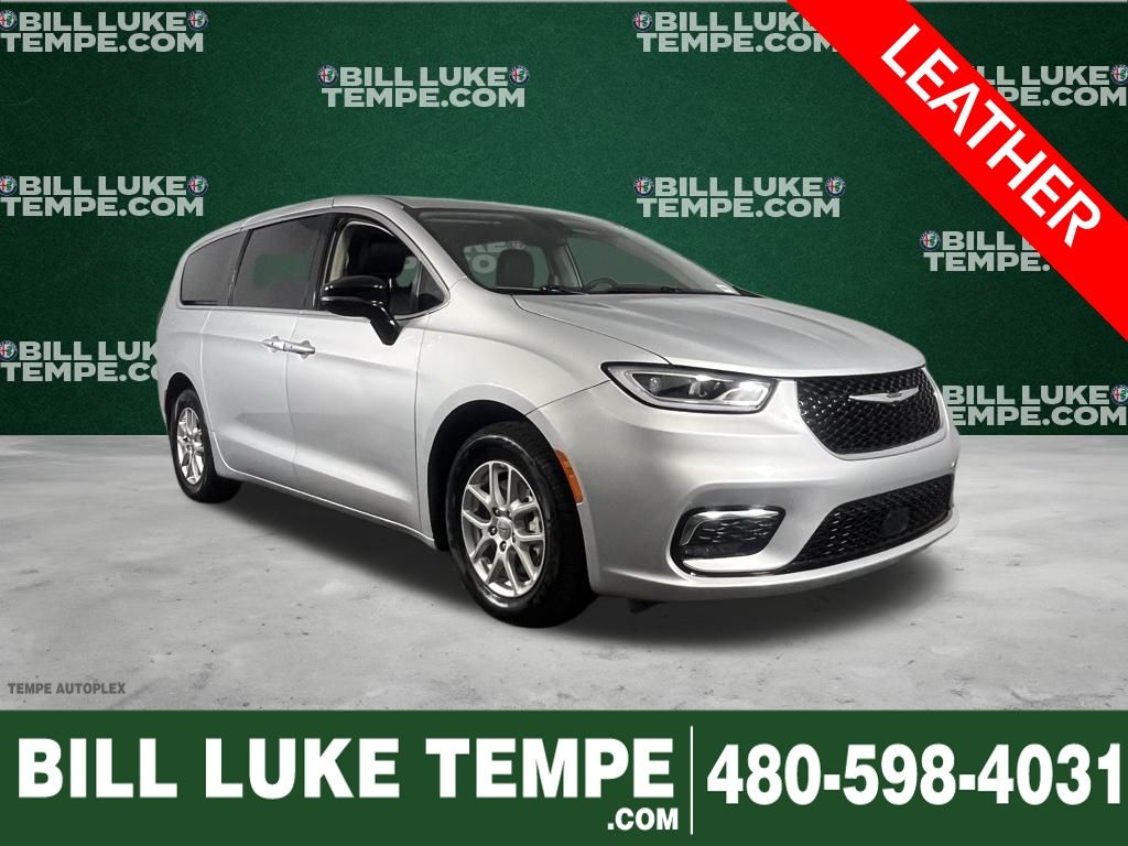 2024 Chrysler Pacifica Touring L's photo