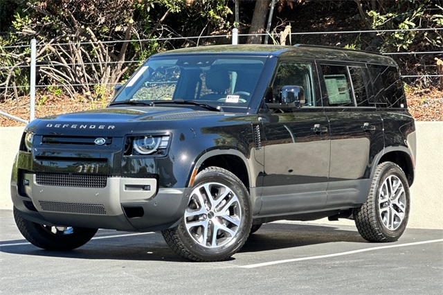 2026 Land Rover Defender S's photo