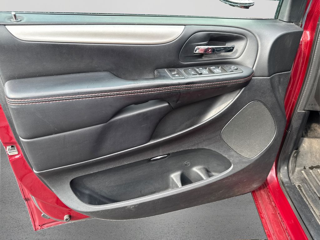 2015 Dodge Grand Caravan R/T photo 23