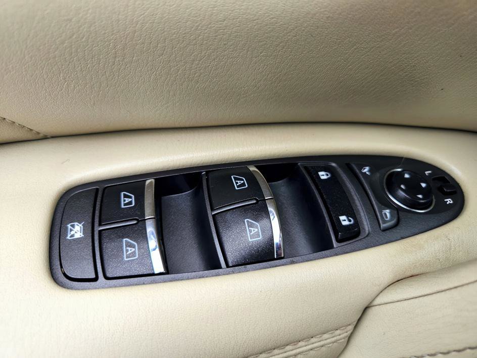 2017 Infiniti QX80 Base photo 27