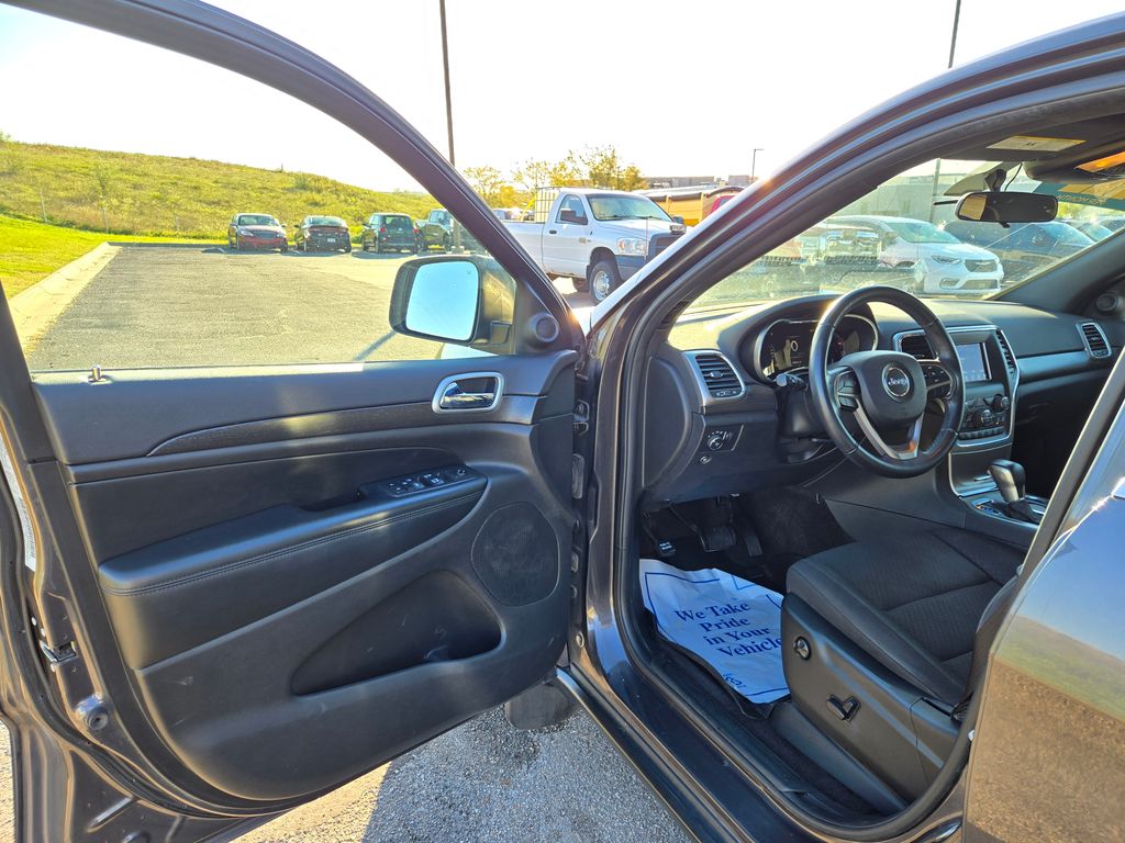 2018 Jeep Grand Cherokee Laredo photo 9