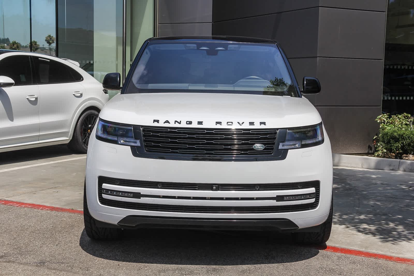 2023 Land Rover Range Rover SE photo 2