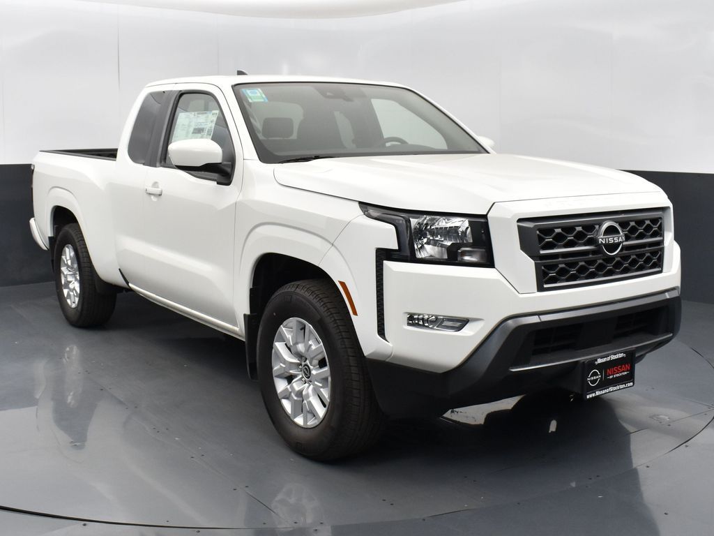 2024 Nissan Frontier SV's photo