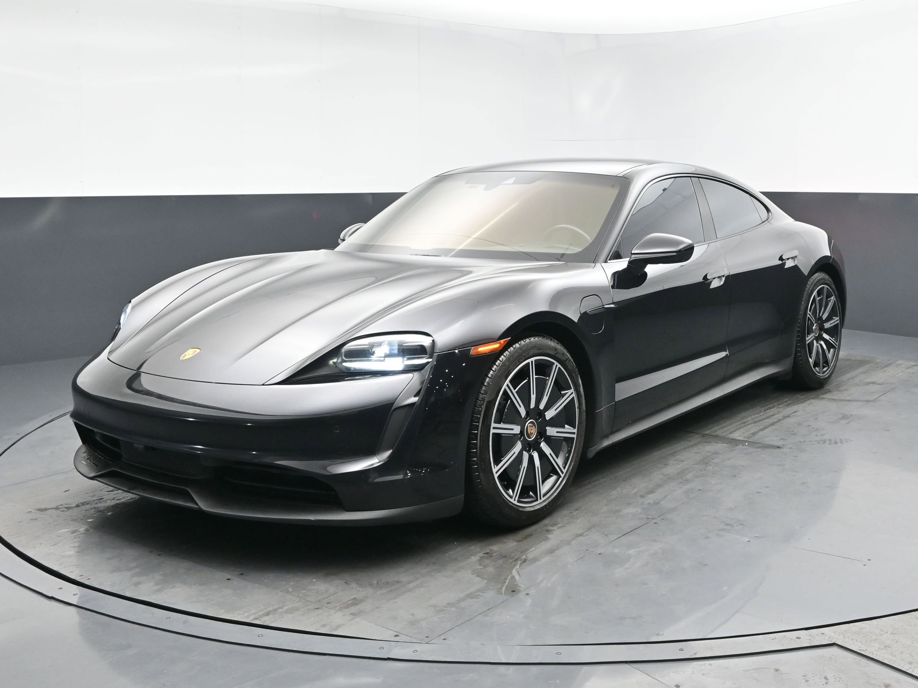 2022 Porsche Taycan Base's photo