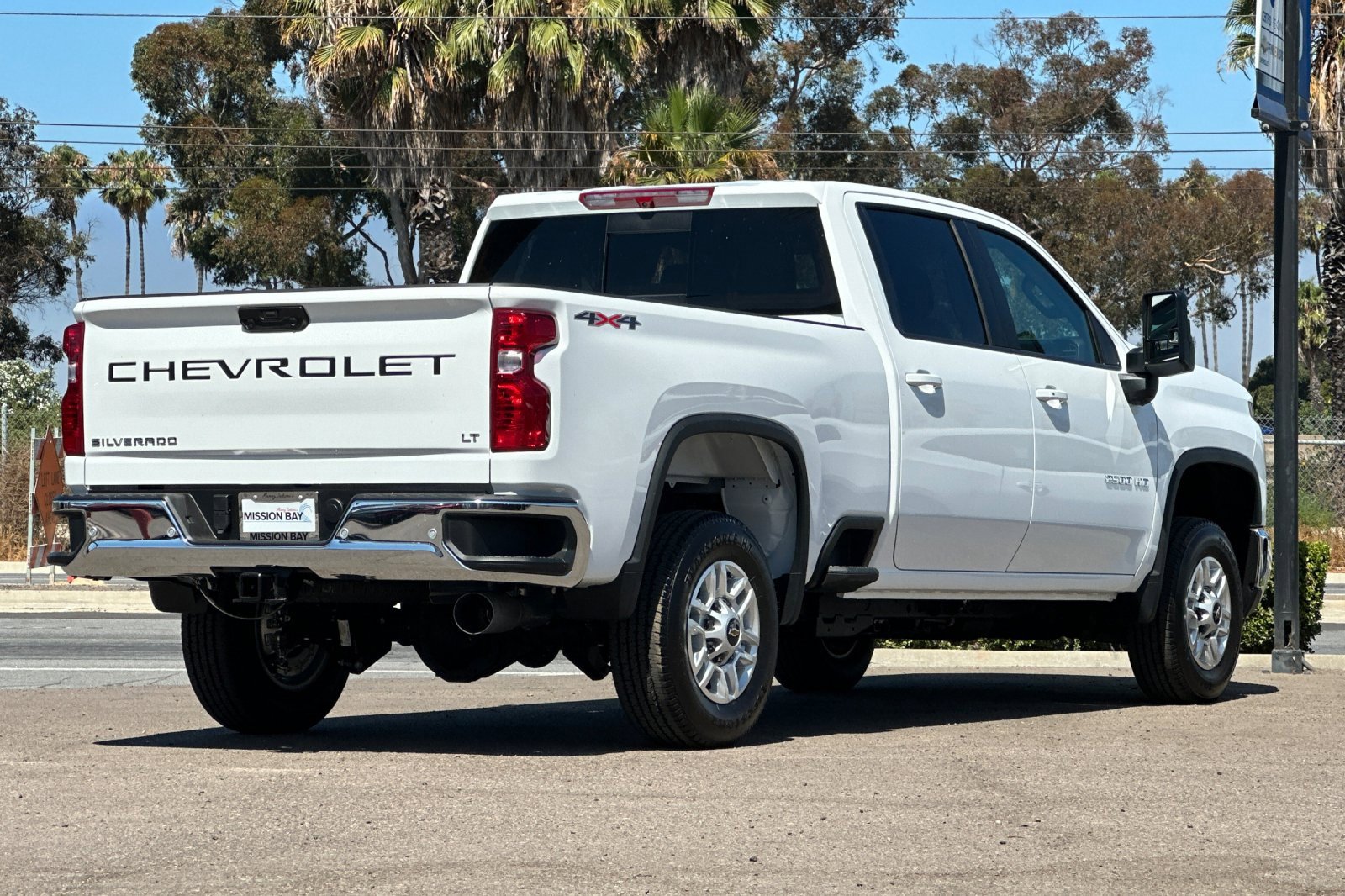 2025 Chevrolet Silverado LT photo 4