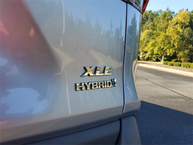 2021 Toyota RAV4 Hybrid XLE photo 8