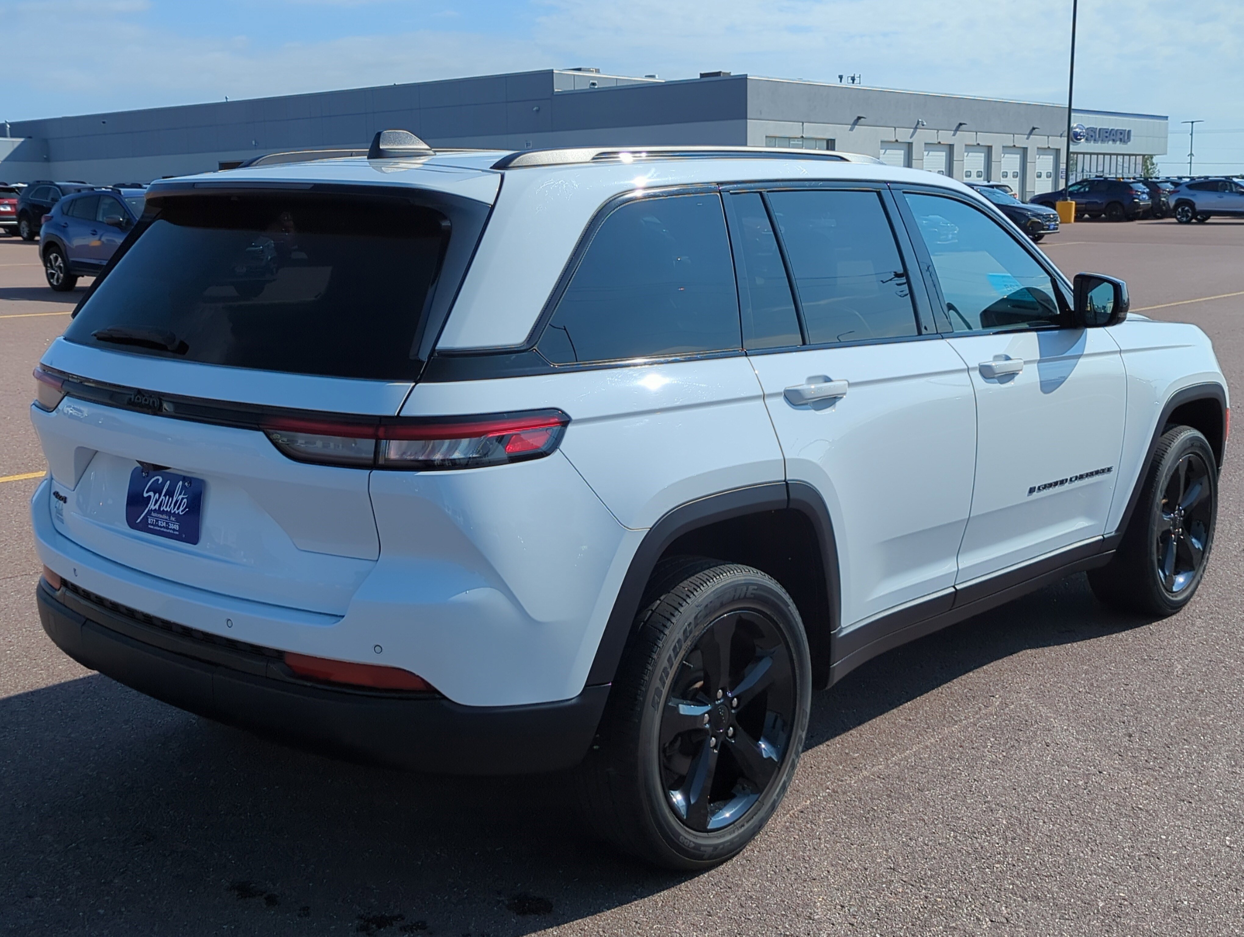 2022 Jeep Grand Cherokee Altitude photo 3