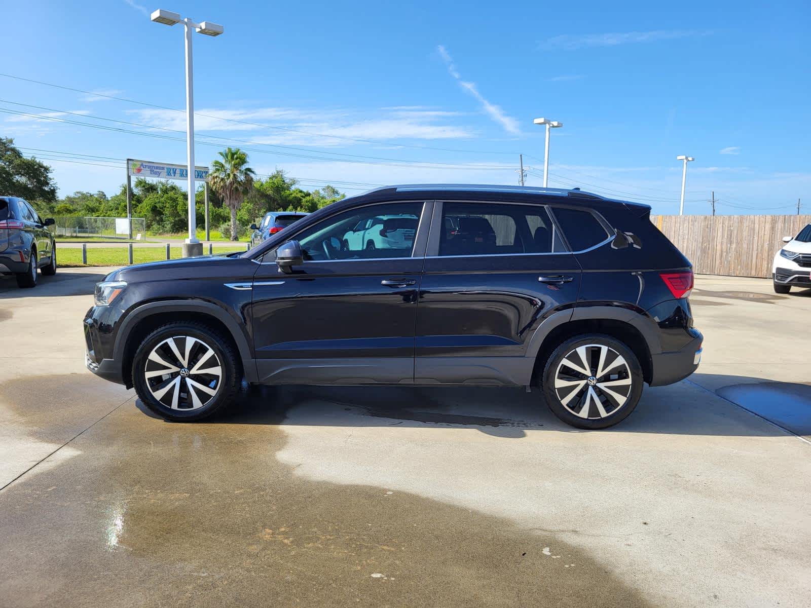 2024 Volkswagen Taos SE photo 2