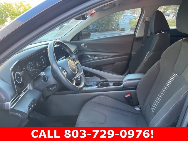 2023 Hyundai Elantra SEL photo 6