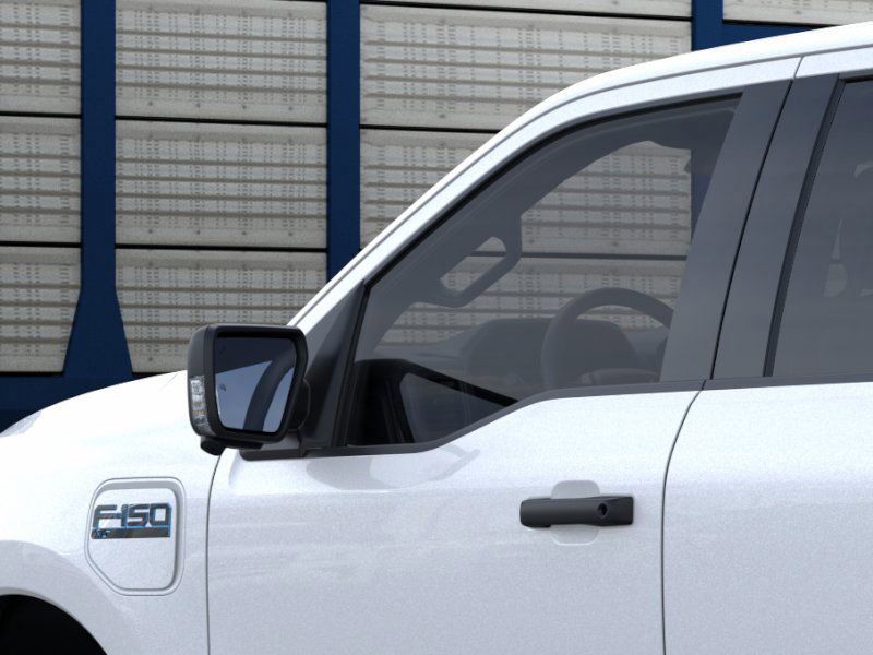 2025 Ford F-150 Lightning XLT photo 19