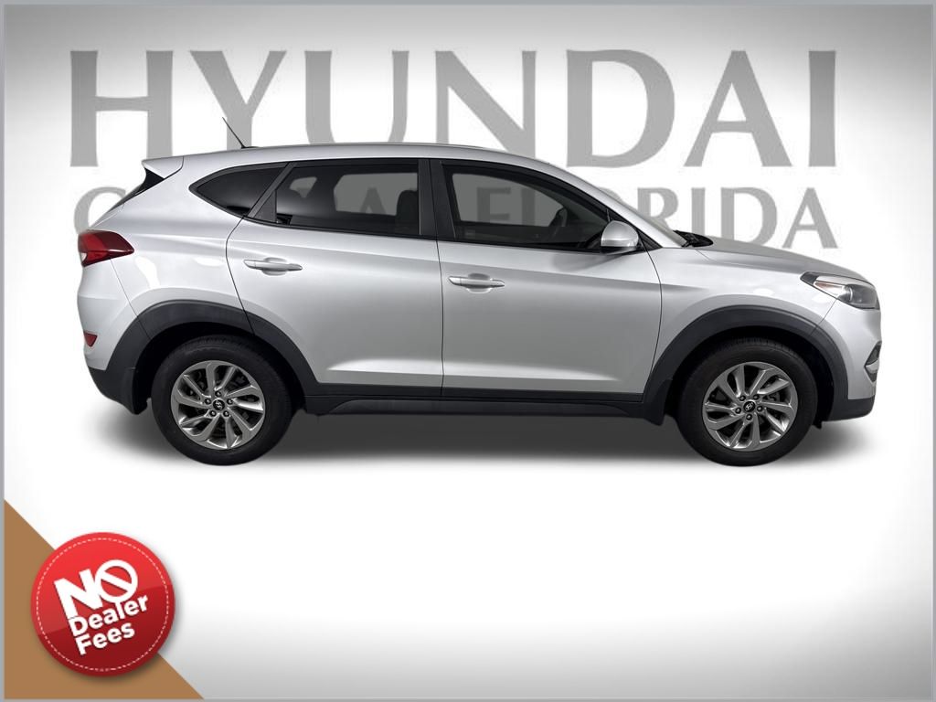 2016 Hyundai Tucson SE photo 2