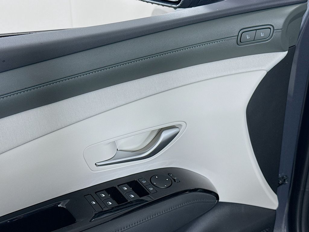 2025 Hyundai Tucson Limited photo 16
