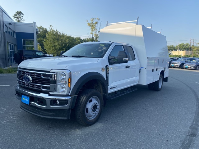 2025 Ford F-550 photo 3