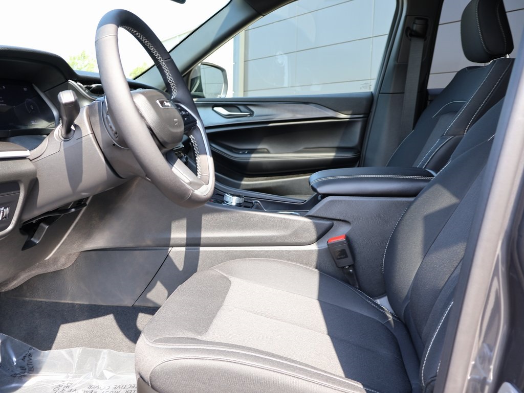 2025 Jeep Grand Cherokee Laredo X photo 22