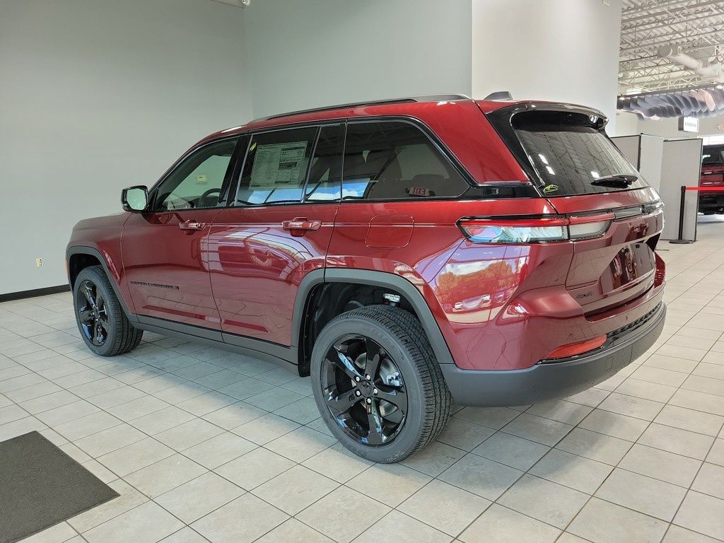 2025 Jeep Grand Cherokee Altitude X photo 3