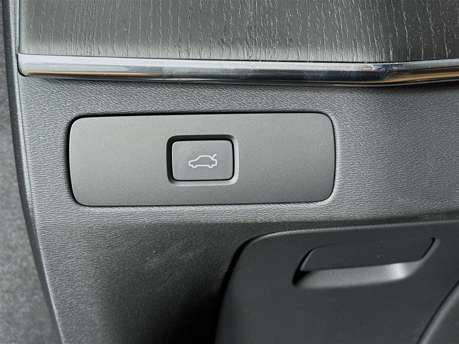 2024 Volvo XC90 Ultimate photo 9