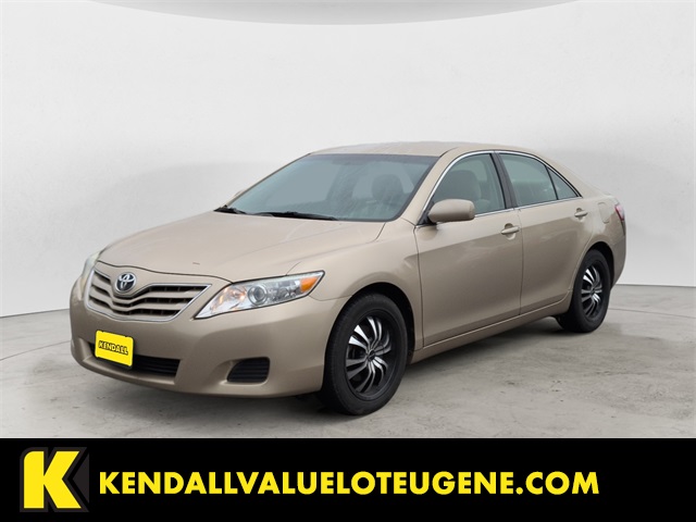 2010 Toyota Camry LE's photo
