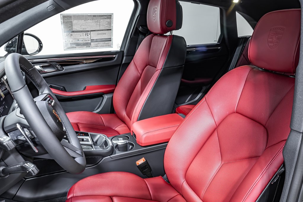 2025 Porsche Macan T photo 5
