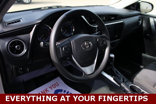 2019 Toyota Corolla LE photo 11