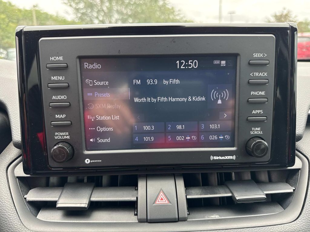 2022 Toyota RAV4 LE photo 24