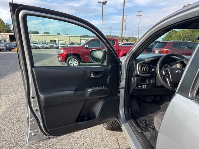 2017 Toyota Tacoma SR V6 photo 11