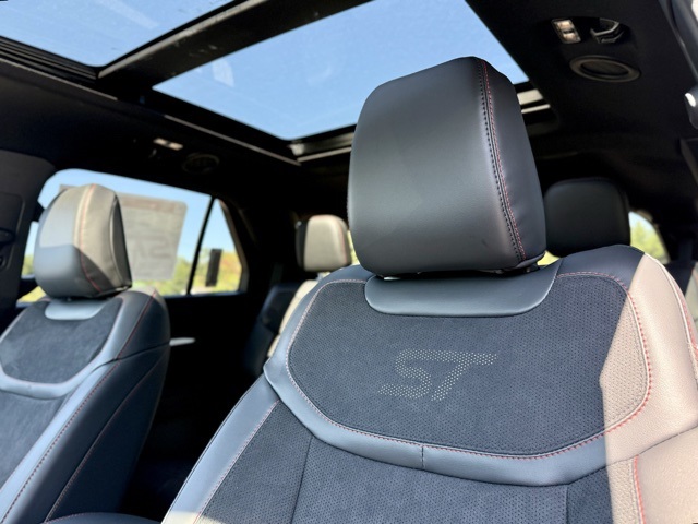 2025 Ford Explorer ST photo 16