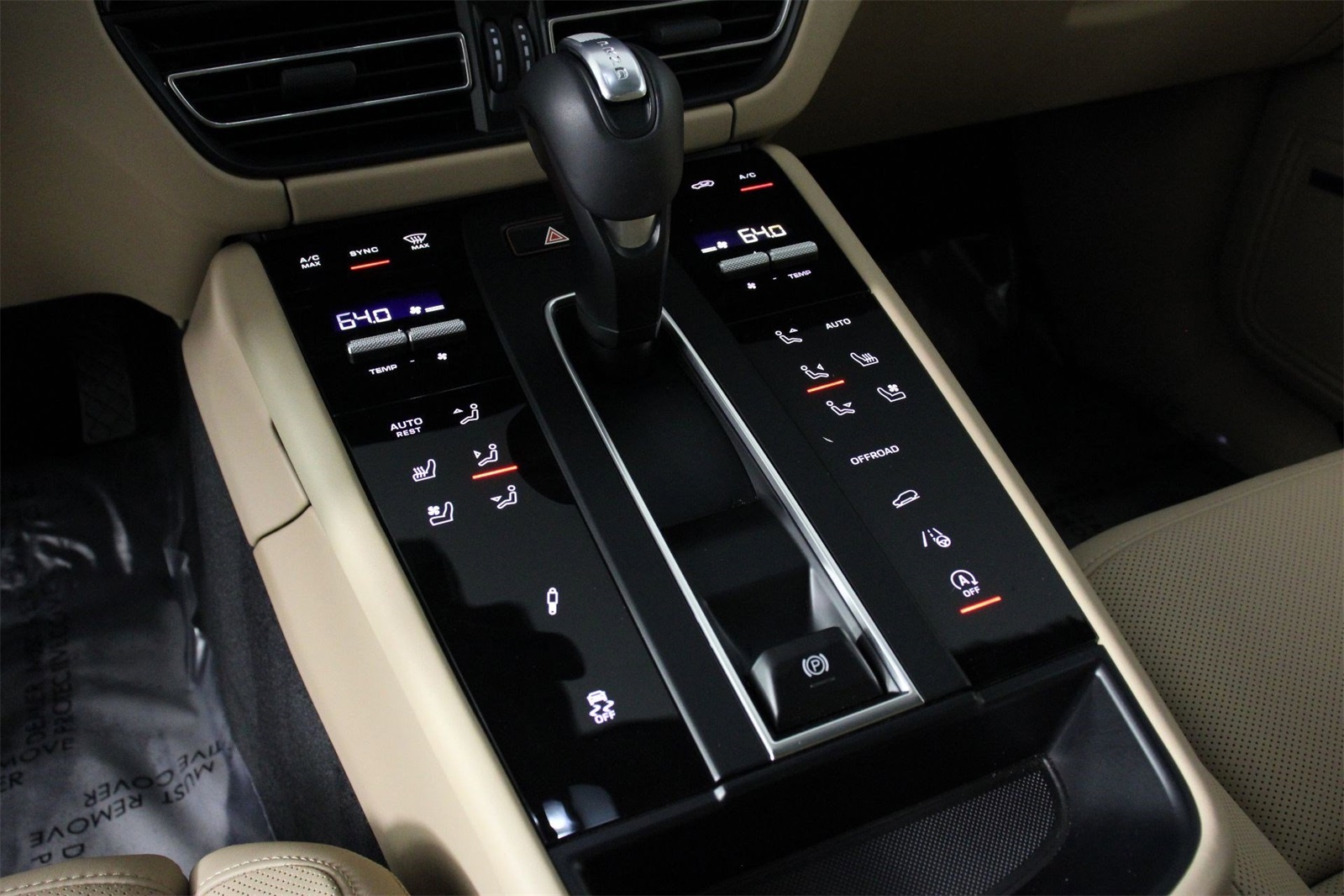 2025 Porsche Macan T photo 18