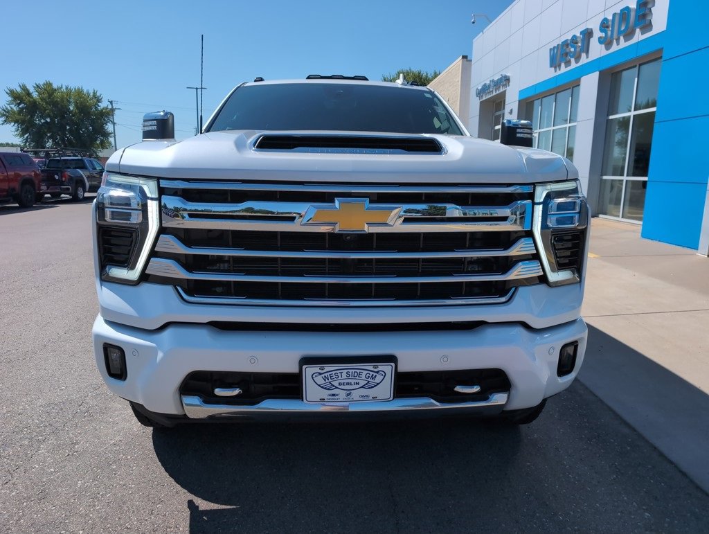 2024 Chevrolet Silverado High Country photo 3