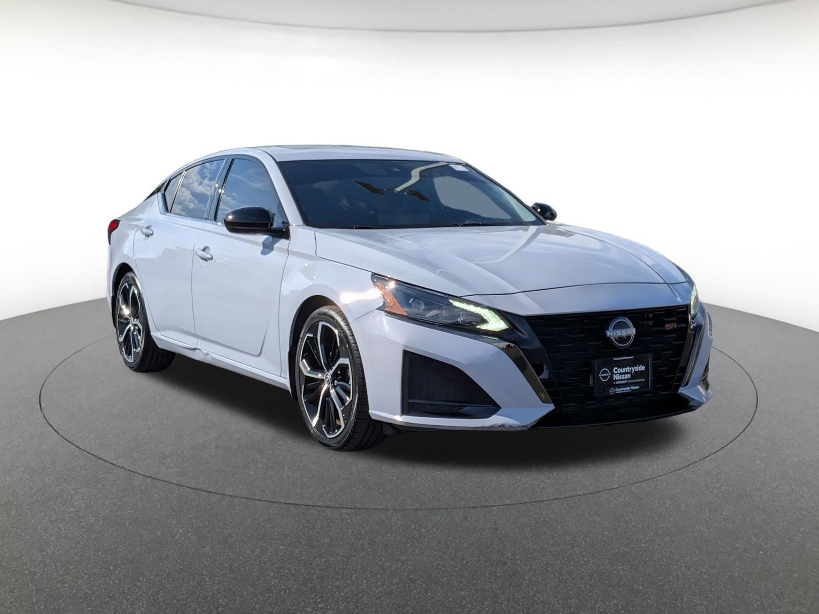 2023 Nissan Altima 2.5 SR photo 3